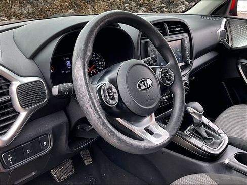 Used 2020 Kia Soul LX image 11