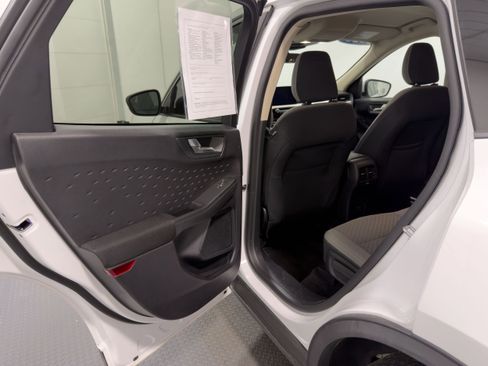 Used 2020 Ford Escape SE image 25