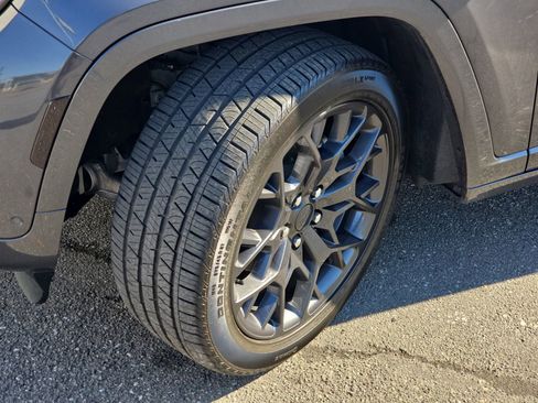 Used 2025 Jeep Grand Cherokee Summit w/ Obsidian Package image 40