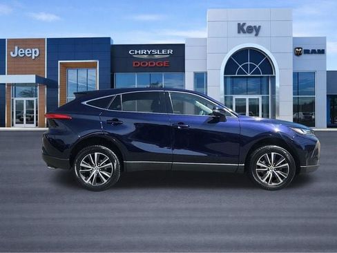 Used 2023 Toyota Venza LE AWD/4WD image 2