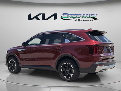 Certified 2025 Kia Sorento S FWD image 4