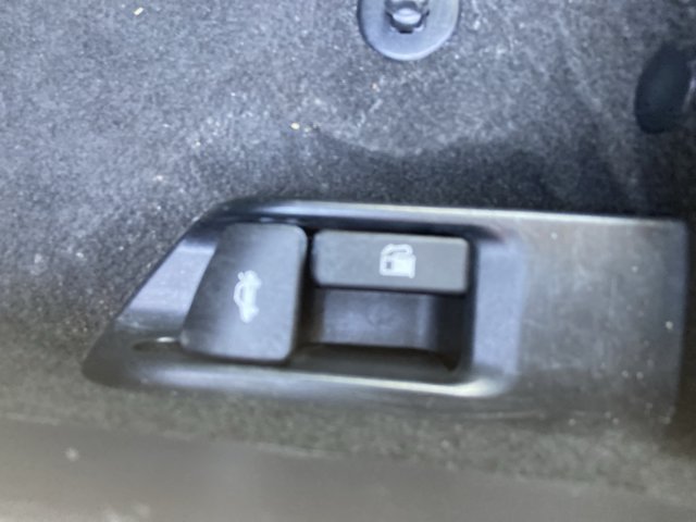 Used 2025 Toyota Corolla LE FWD image 39