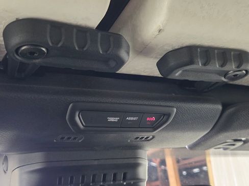 Certified 2020 Jeep Gladiator Overland image 29