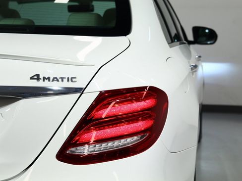 Used 2020 Mercedes-Benz E 350 4MATIC Sedan image 13