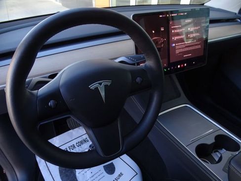 Used 2023 Tesla Model Y Long Range image 29