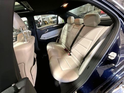 Used 2010 Mercedes-Benz E 350 4MATIC Sedan image 21