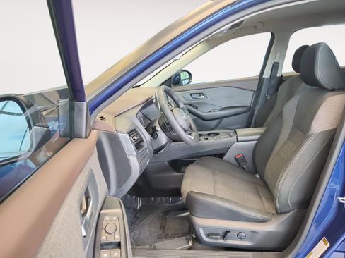 Used 2022 Nissan Rogue SV image 24