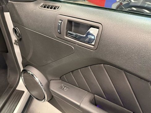 Used 2010 Ford Mustang Coupe image 34