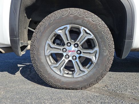 Certified 2025 GMC Sierra 1500 SLT AWD/4WD image 8
