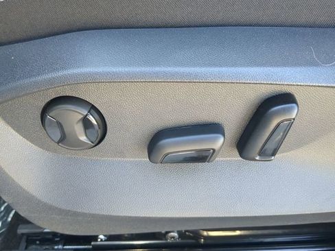 New 2026 Volkswagen Taos SE image 19