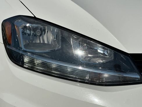 Used 2019 Volkswagen Golf S image 33