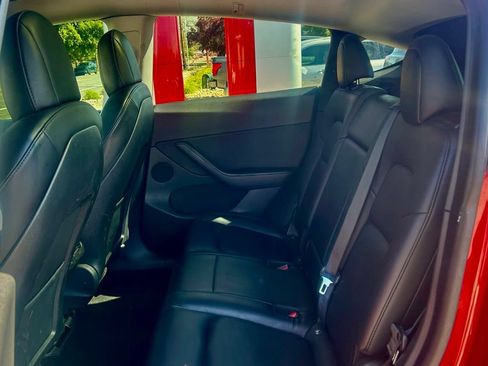 Used 2021 Tesla Model Y Long Range AWD/4WD image 7