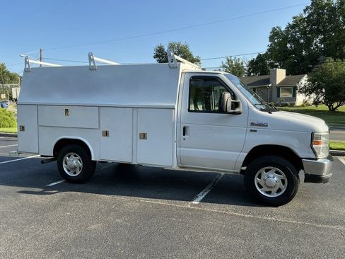 Used 2016 Ford E-350 and Econoline 350 Super Duty w/ Power Windows & Locks Group RWD image 2