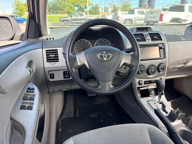 Used 2013 Toyota Corolla LE FWD image 17