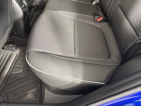 Used 2025 Hyundai Venue Limited image 38