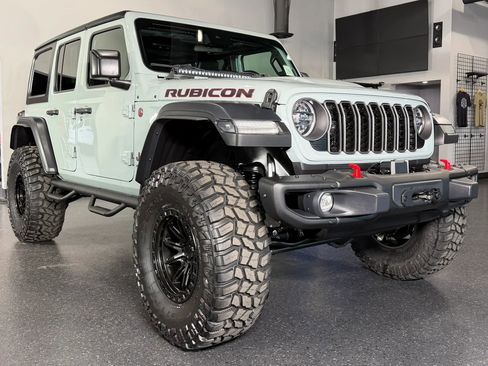 Used 2024 Jeep Wrangler Unlimited Rubicon w/ XTREMEE 35" Tire Package image 2