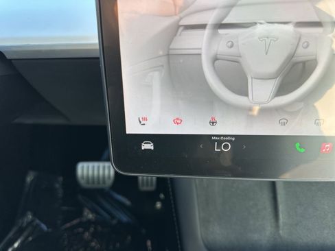 Used 2023 Tesla Model Y Long Range image 22