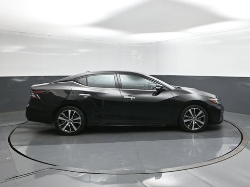 Used 2023 Nissan Maxima SV w/ Floor Mat Group FWD image 11