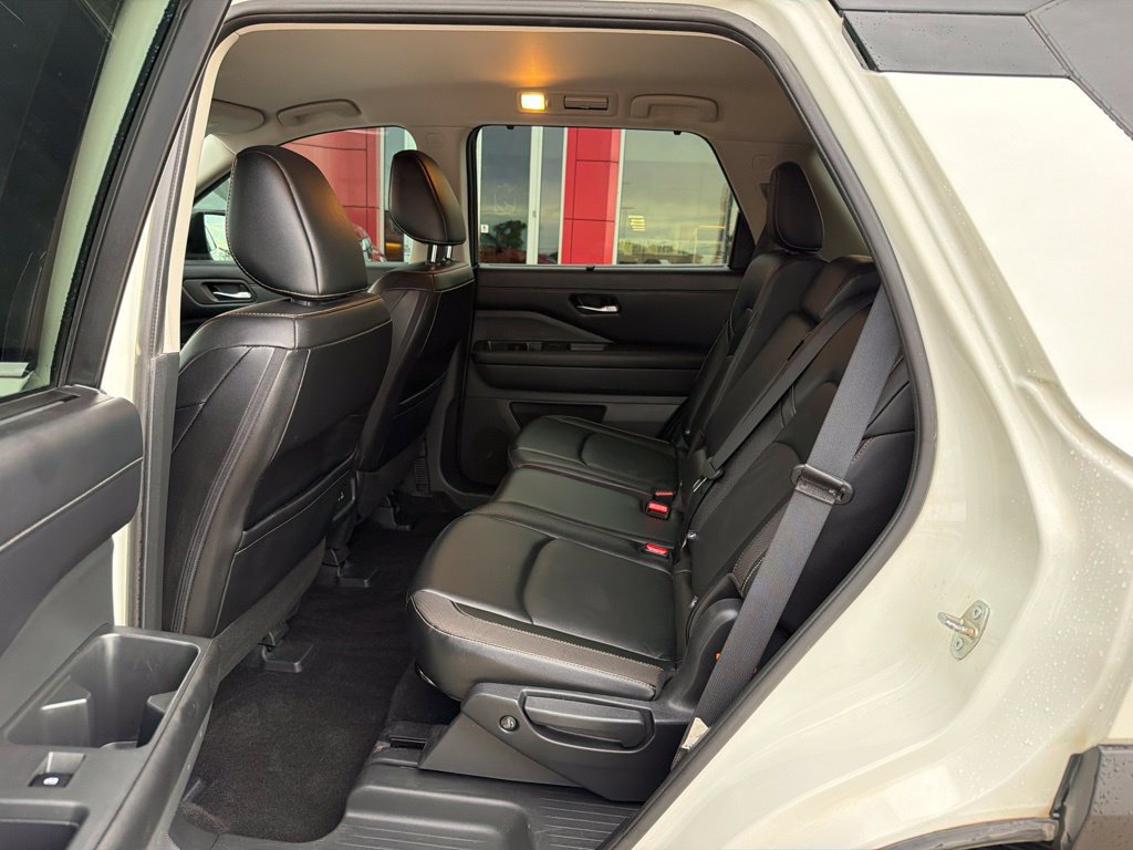 Used 2023 Nissan Pathfinder SL w/ Lighting Package (N92) AWD/4WD image 15