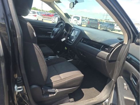 Used 2020 Mitsubishi Outlander ES FWD image 28