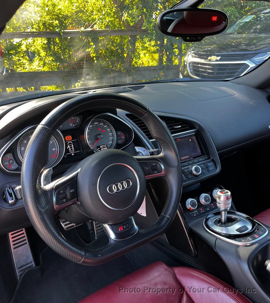 Used 2015 Audi R8 V8 w/ Extended Leather Package AWD/4WD image 25