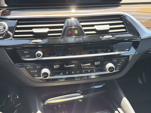 Used 2023 BMW 530i w/ Convenience Package RWD image 19