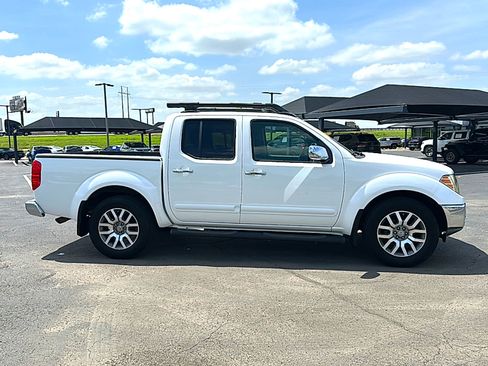 Used 2010 Nissan Frontier LE w/ LE Value Truck Pkg RWD image 9