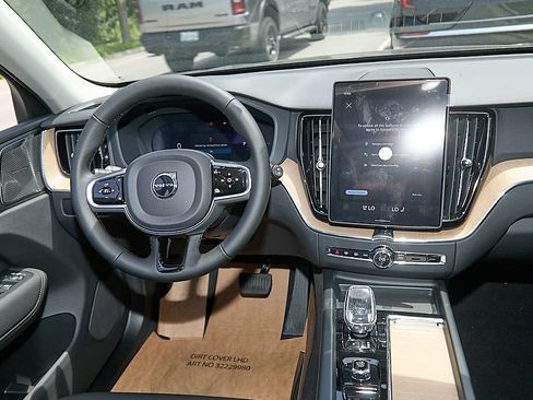 New 2026 Volvo XC60 T8 Plus w/ Protection Package Premier AWD/4WD image 23