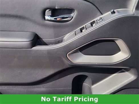 Used 2024 Nissan Frontier SV w/ SV Convenience Package image 23