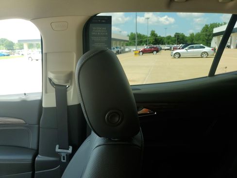 Certified 2022 Buick Envision Avenir w/ Technology Package II image 12