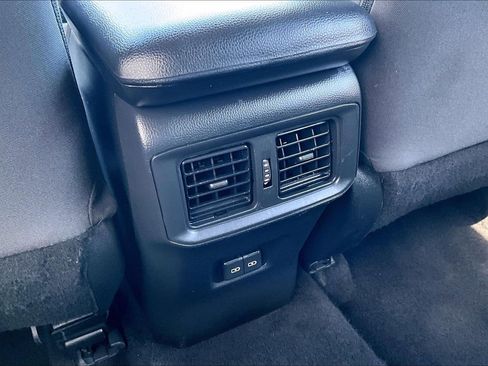 Used 2024 Toyota RAV4 XLE FWD image 32