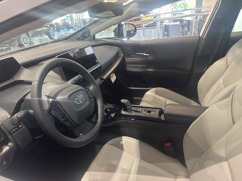 New 2025 Toyota Prius XLE image 4
