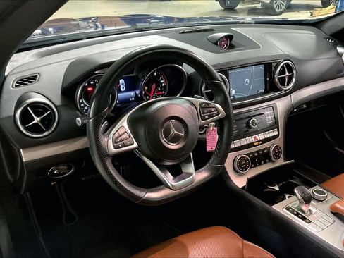 Used 2017 Mercedes-Benz SL 550 image 5
