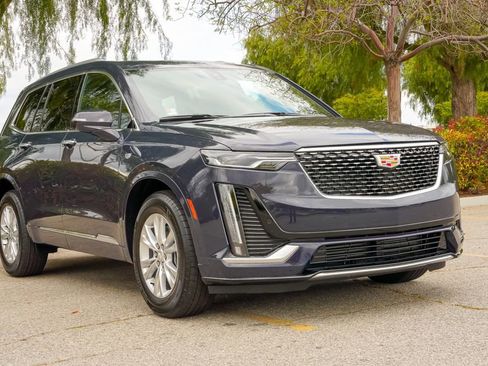 Certified 2025 Cadillac XT6 Luxury FWD image 5