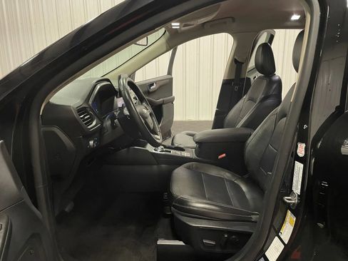 Used 2020 Ford Escape Titanium image 34