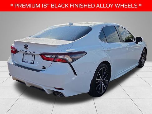 Used 2021 Toyota Camry SE w/ Cold Weather Package AWD/4WD image 4
