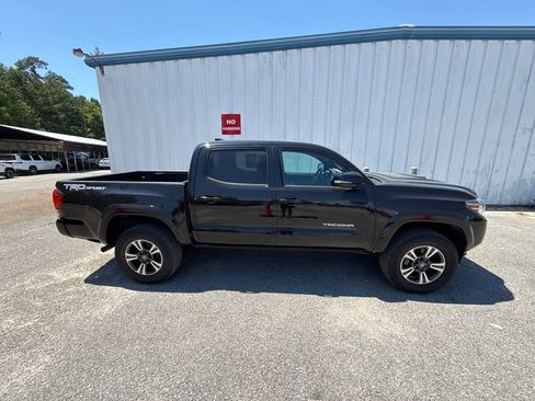Used 2019 Toyota Tacoma TRD Sport RWD image 5