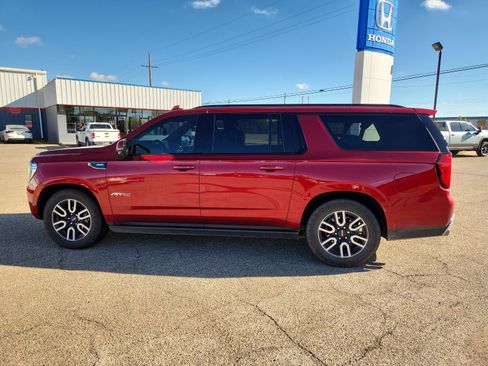 Used 2024 GMC Yukon XL AT4 w/ AT4 Premium Plus Package image 2