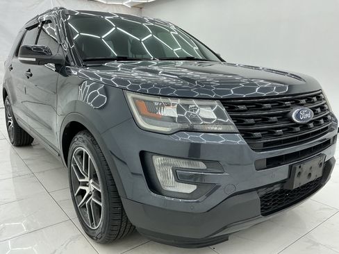 Used 2017 Ford Explorer Sport AWD/4WD image 3