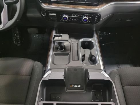 Used 2024 GMC Sierra 1500 Elevation w/ Preferred Package AWD/4WD image 17