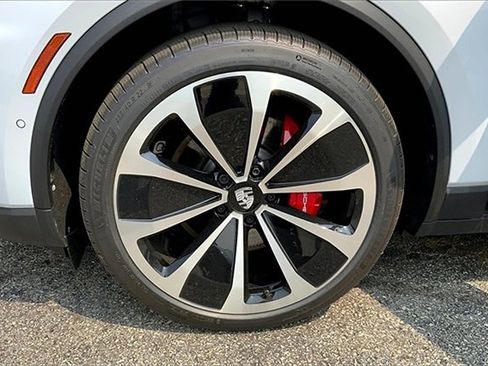 New 2025 Porsche Macan 4S Electric image 14