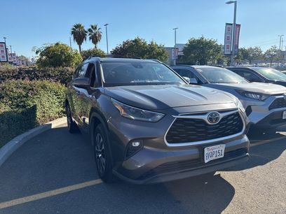 Used 2021 Toyota Highlander XLE