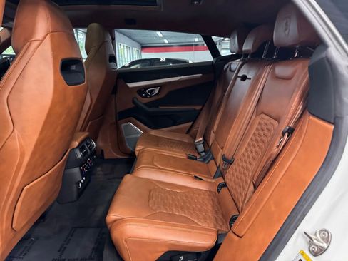 Used 2021 Lamborghini Urus image 23