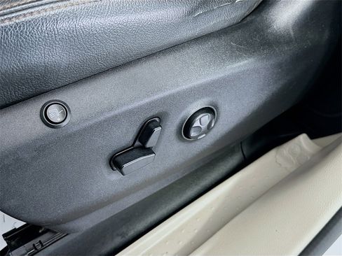 Used 2018 Chrysler Pacifica Touring Plus w/ Tire & Wheel Group image 18