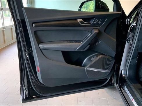 Certified 2025 Audi Q5 2.0T Premium Plus w/ Premium Plus Package AWD/4WD image 27