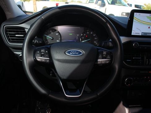 Certified 2022 Ford Escape SE w/ SE Sport Appearance Package FWD image 16