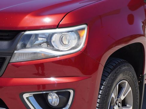 Used 2018 Chevrolet Colorado Z71 AWD/4WD image 2