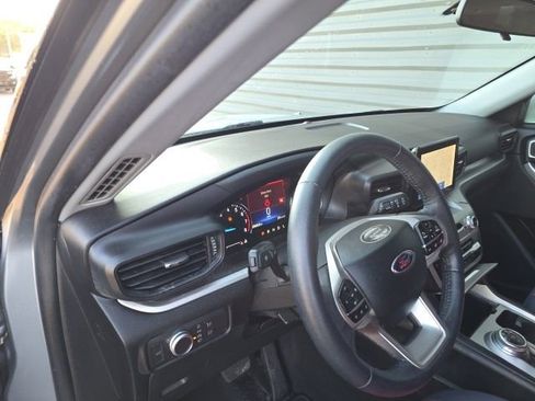 Used 2022 Ford Explorer XLT image 9