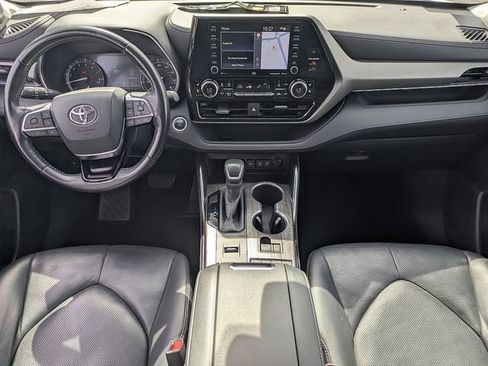 Used 2020 Toyota Highlander Limited FWD image 16