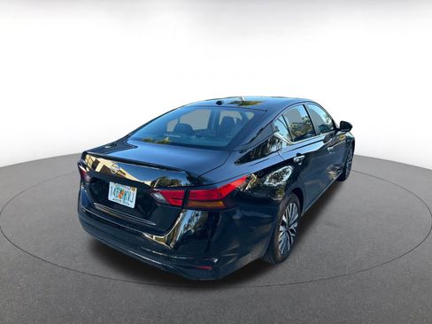 Used 2025 Nissan Altima 2.5 SV image 8